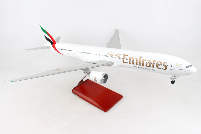 SKR9402 SKYMARKS EMIRATES 777-300ER EXPO 1/100 W/WOOD STAND & GEAR
