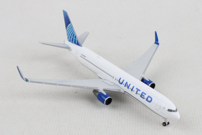 HERPA UNITED 767-300 1/500