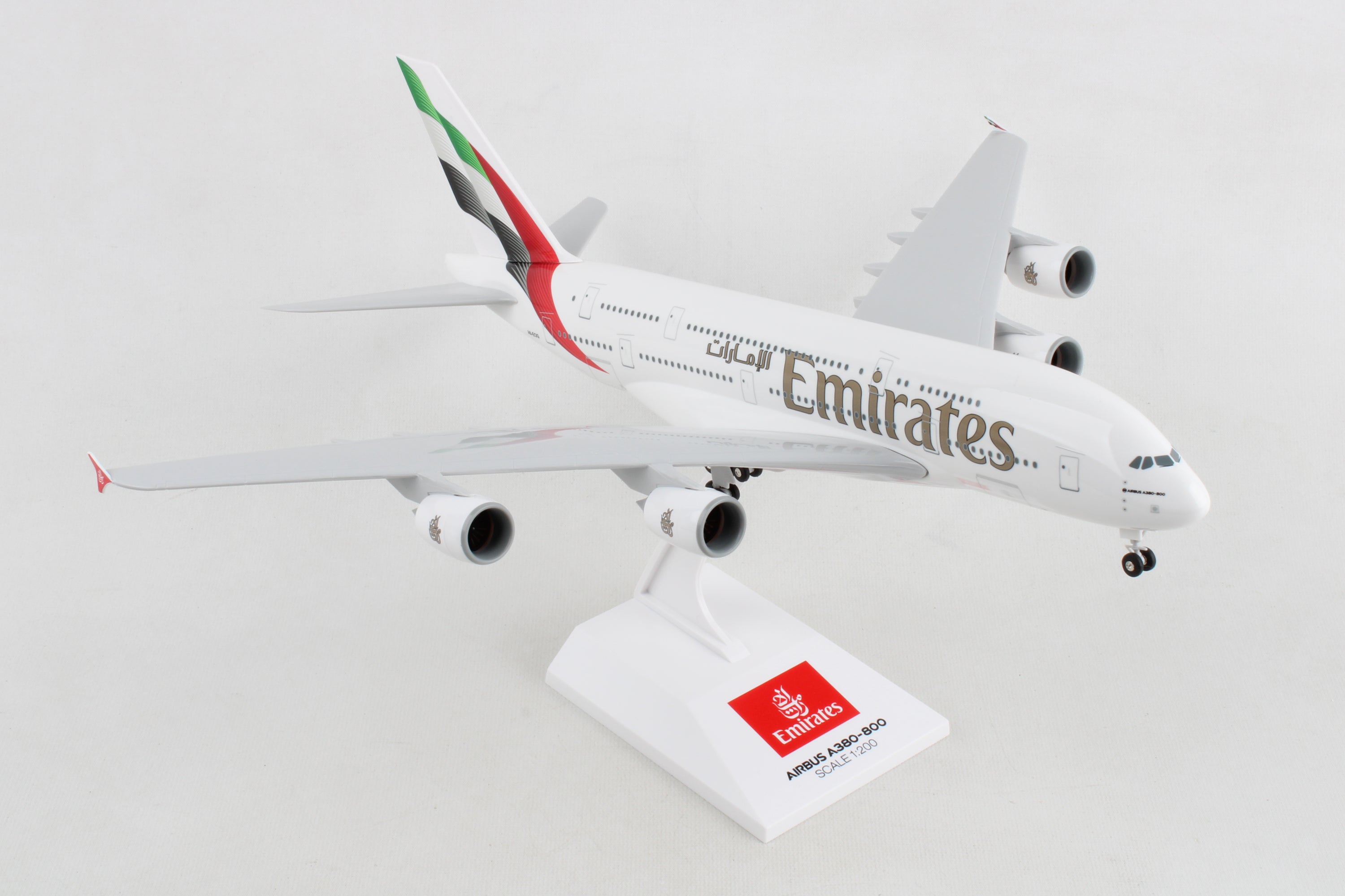 SKR1135 SKYMARKS EMIRATES A380-800 1/200 W/GEAR – Daron Toys