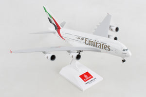 SKR1135  SKYMARKS EMIRATES A380-800 1/200 W/GEAR