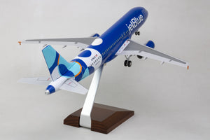 SKR8391 SKYMARKS JETBLUE A320 1/100 SPOTLIGHT W/WOOD STAND & GEAR