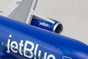 SKR8391 SKYMARKS JETBLUE A320 1/100 SPOTLIGHT W/WOOD STAND & GEAR