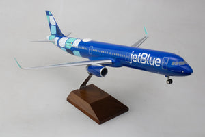 SKR8440 SKYMARKS JETBLUE A321 1/100 MINT W/WOOD STAND & GEAR