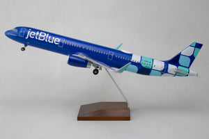 SKR8440 SKYMARKS JETBLUE A321 1/100 MINT W/WOOD STAND & GEAR