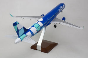 SKR8440 SKYMARKS JETBLUE A321 1/100 MINT W/WOOD STAND & GEAR