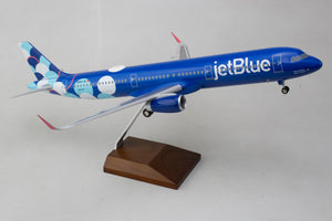 SKR8445 SKYMARKS JETBLUE A321 1/100 BALOONS W/WOOD STAND & GEAR