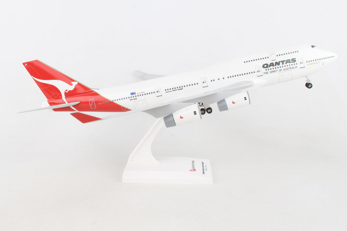 SKR1026 SKYMARKS QANTAS 747-400 1/200 W/GEAR HARS MUSEUM – Daron Toys