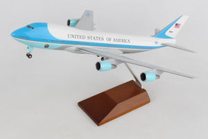 SKR5005 SKYMARKS AIR FORCE ONE VC25 1/200 W/GEAR & WOOD STAND - SkyMarks Models