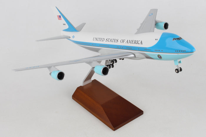 SKR5005 SKYMARKS AIR FORCE ONE VC25 1/200 W/GEAR & WOOD STAND